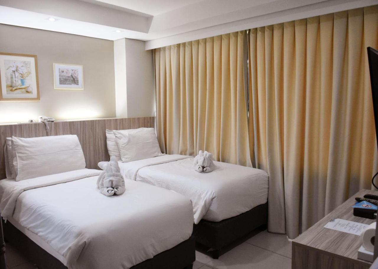 Zen Premium Banilad Hotel Cebu Exterior photo
